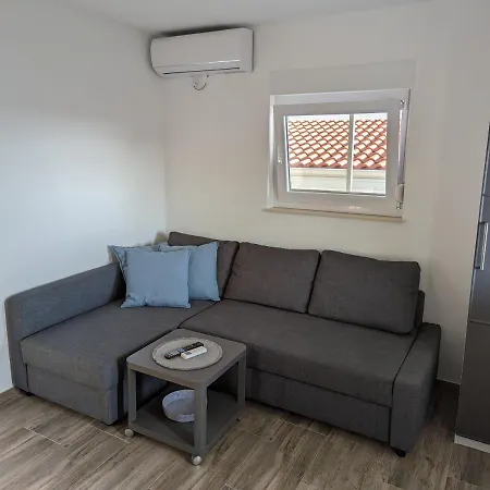 Lipa Apartman Vir